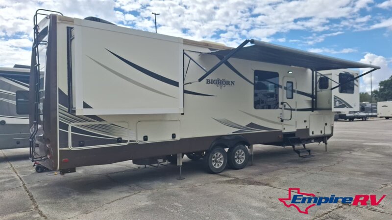 2016 HEARTLAND BIGHORN 3750FL - Photo 4 - Liberty, TX 77575
