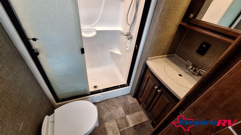 2016 HEARTLAND BIGHORN 3750FL - Photo 12 - Liberty, TX 77575