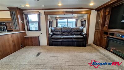 2016 HEARTLAND BIGHORN 3750FL   - Photo 8 - Liberty, TX 77575