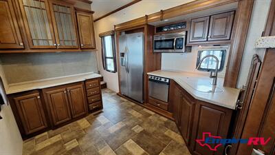 2016 HEARTLAND BIGHORN 3750FL   - Photo 10 - Liberty, TX 77575