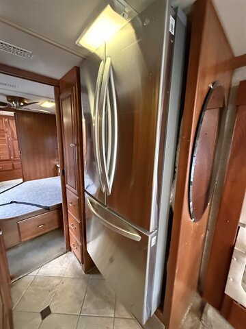 2006 Fleetwood REVOLUTION le 40E - Photo 18 - Liberty, TX 77575