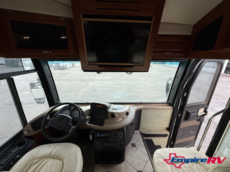 2006 Fleetwood REVOLUTION le 40E - Photo 13 - Liberty, TX 77575