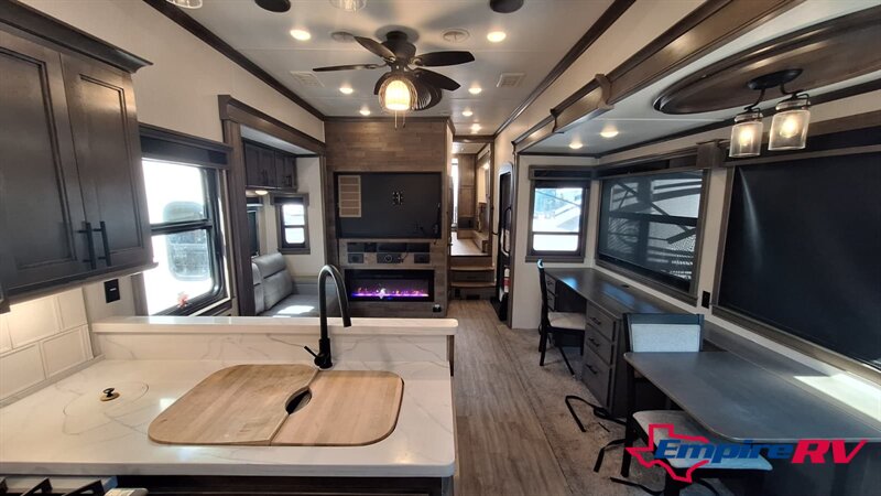 2022 Forest River Riverstone 39RKFB   - Photo 13 - Liberty, TX 77575