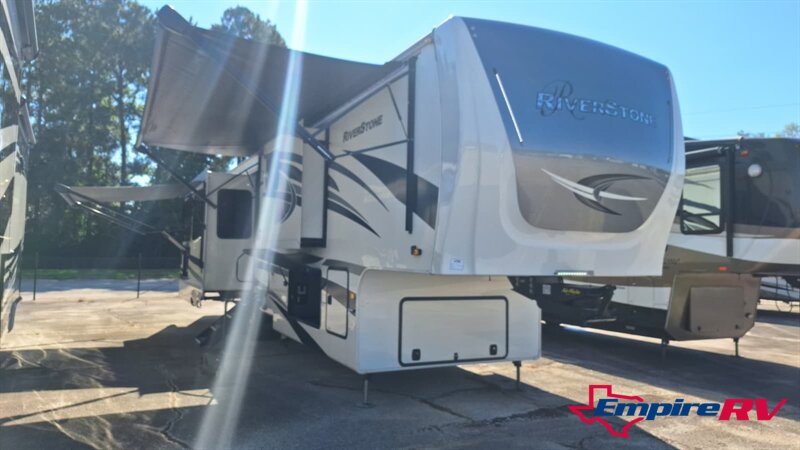 2022 Forest River Riverstone 39RKFB   - Photo 3 - Liberty, TX 77575