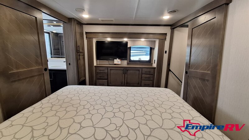 2022 Forest River Riverstone 39RKFB   - Photo 17 - Liberty, TX 77575