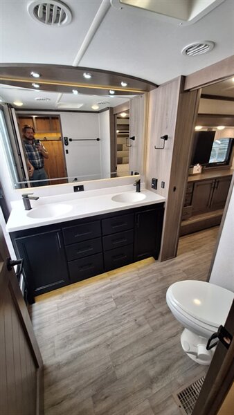 2022 Forest River Riverstone 39RKFB   - Photo 23 - Liberty, TX 77575