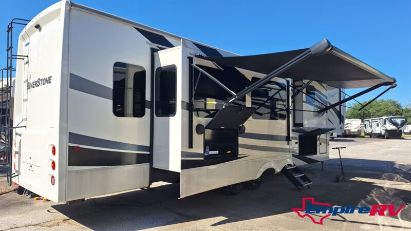 2022 Forest River Riverstone 39RKFB   - Photo 7 - Liberty, TX 77575