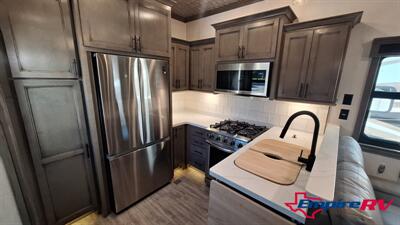 2022 Forest River Riverstone 39RKFB   - Photo 12 - Liberty, TX 77575