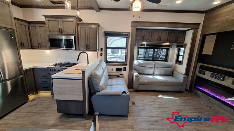 2022 Forest River Riverstone 39RKFB   - Photo 10 - Liberty, TX 77575