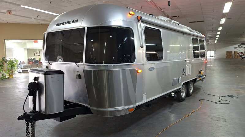 2018 Airstream Flying Cloud 25FB - Photo 4 - Liberty, TX 77575