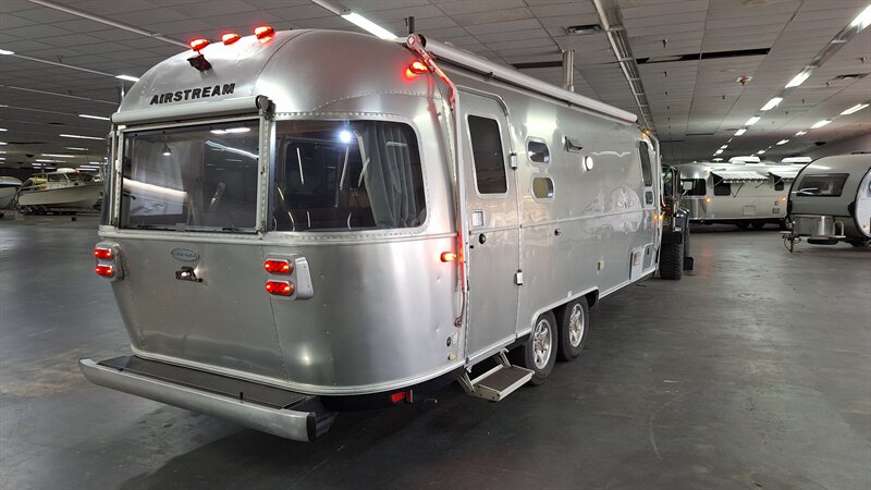 2018 Airstream Flying Cloud 25FB - Photo 2 - Liberty, TX 77575