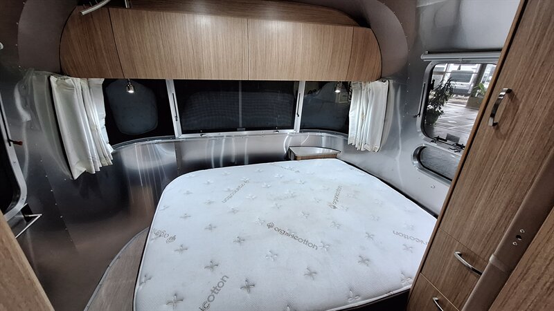 2018 Airstream Flying Cloud 25FB - Photo 7 - Liberty, TX 77575