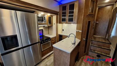 2017 Forest River Sabre   - Photo 13 - Liberty, TX 77575
