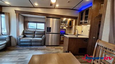 2017 Forest River Sabre   - Photo 12 - Liberty, TX 77575