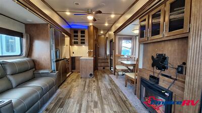 2017 Forest River Sabre   - Photo 10 - Liberty, TX 77575