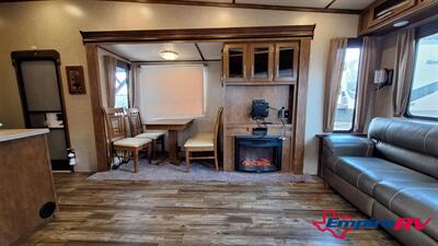 2017 Forest River Sabre   - Photo 11 - Liberty, TX 77575