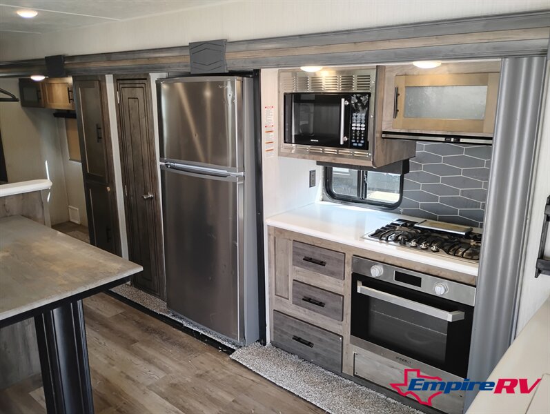 2020 Palomino puma 38den - Photo 8 - Liberty, TX 77575