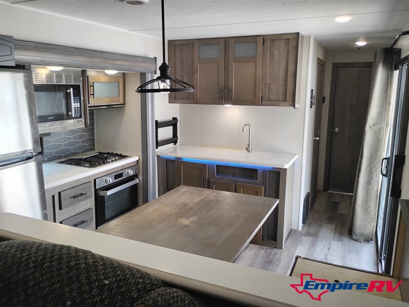 2020 Palomino puma 38den - Photo 14 - Liberty, TX 77575