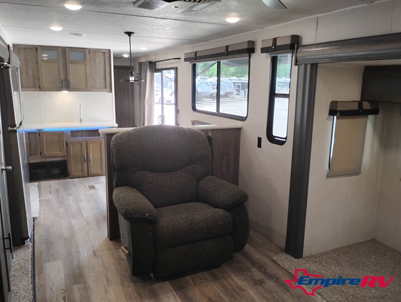 2020 Palomino puma 38den - Photo 11 - Liberty, TX 77575