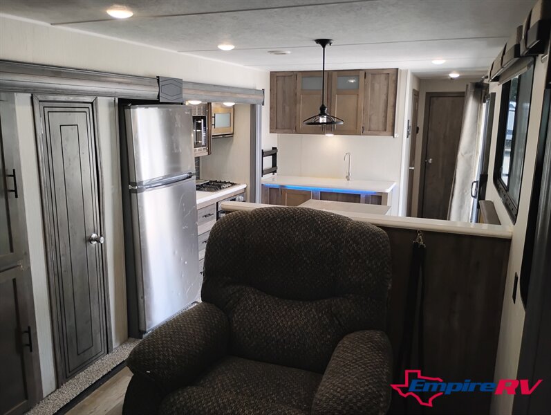2020 Palomino puma 38den - Photo 13 - Liberty, TX 77575