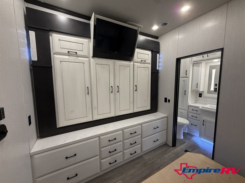 2023 DRV MOBILE SUITES NASHVILLE - Photo 27 - Liberty, TX 77575