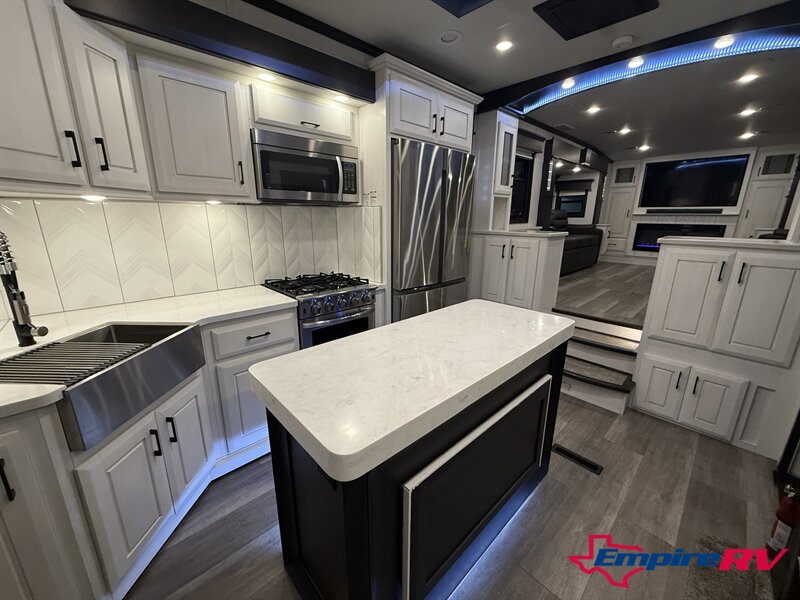 2023 DRV MOBILE SUITES NASHVILLE - Photo 15 - Liberty, TX 77575