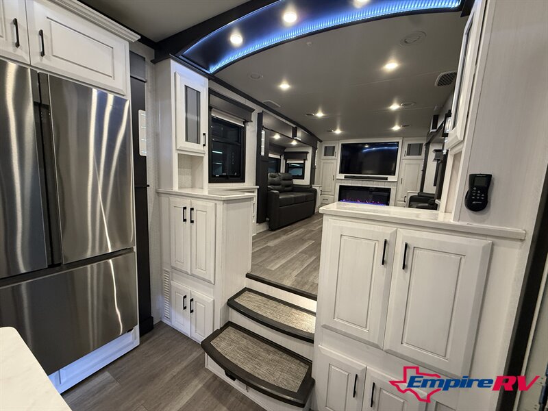 2023 DRV MOBILE SUITES NASHVILLE - Photo 17 - Liberty, TX 77575