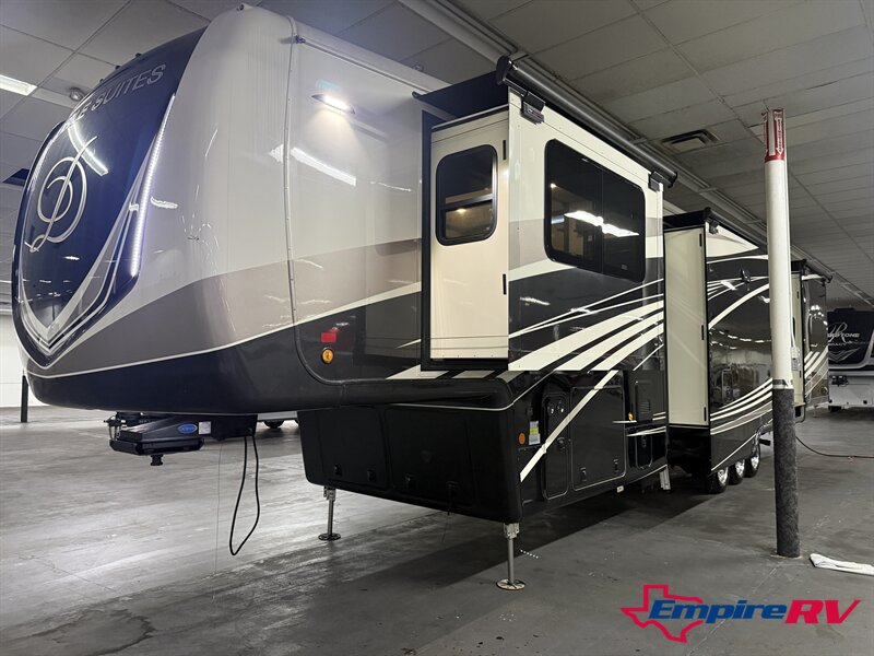 2023 DRV MOBILE SUITES NASHVILLE   - Photo 1 - Liberty, TX 77575