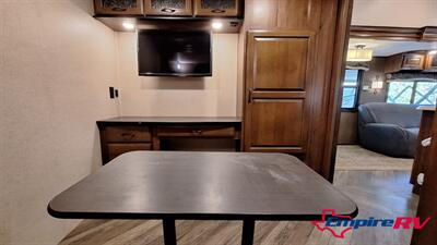 2016 Jayco Northpoint 377RLBH - Photo 14 - Liberty, TX 77575