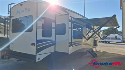 2016 Jayco Northpoint 377RLBH - Photo 6 - Liberty, TX 77575