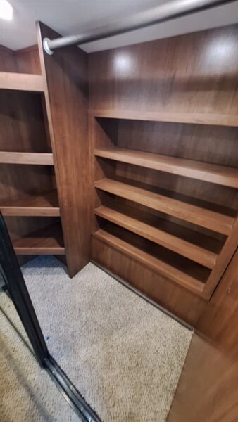 2016 Jayco Northpoint 377RLBH - Photo 19 - Liberty, TX 77575