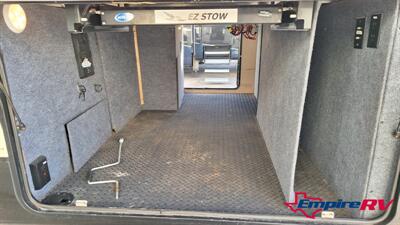 2016 Jayco Northpoint 377RLBH - Photo 7 - Liberty, TX 77575