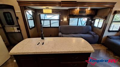 2016 Jayco Northpoint 377RLBH - Photo 11 - Liberty, TX 77575
