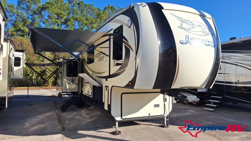 2016 Jayco Northpoint 377RLBH - Photo 2 - Liberty, TX 77575