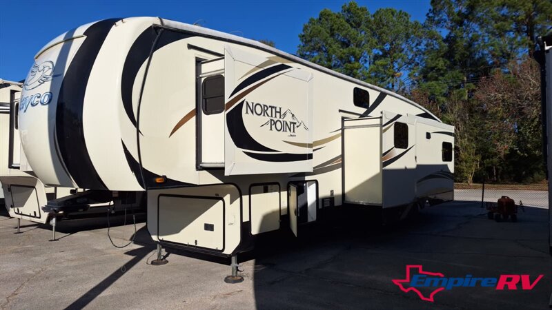 2016 Jayco Northpoint 377RLBH - Photo 3 - Liberty, TX 77575