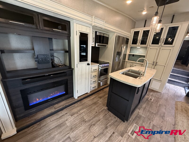 2020 Jayco EAGLE 355MBQS - Photo 9 - Liberty, TX 77575