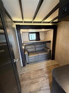 2020 Jayco EAGLE 355MBQS   - Photo 11 - Liberty, TX 77575
