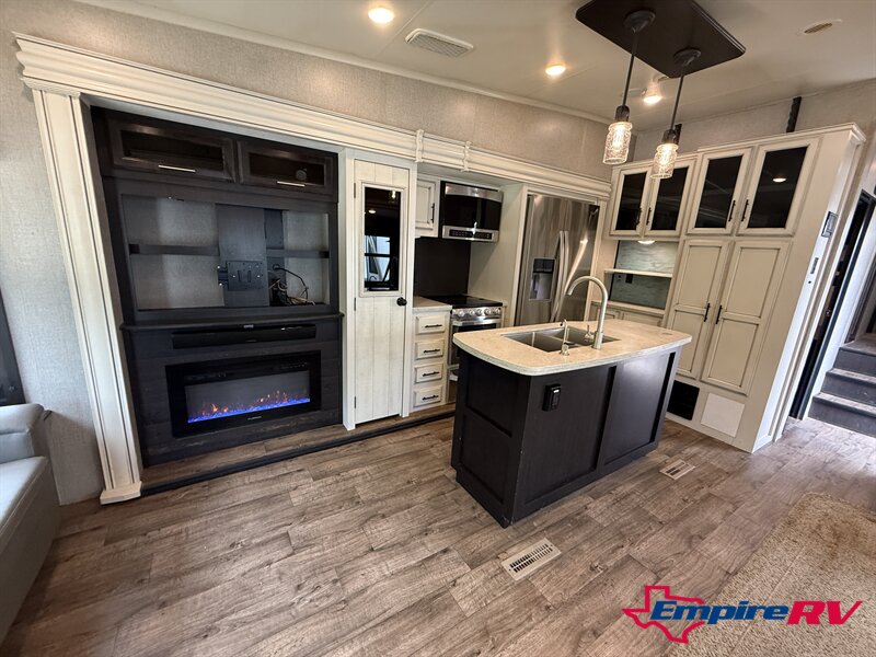 2020 Jayco EAGLE 355MBQS - Photo 18 - Liberty, TX 77575