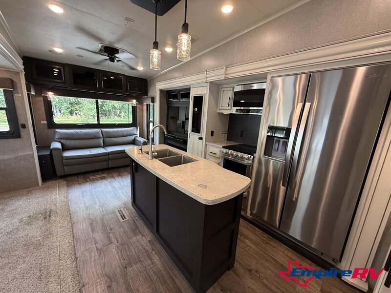 2020 Jayco EAGLE 355MBQS - Photo 19 - Liberty, TX 77575