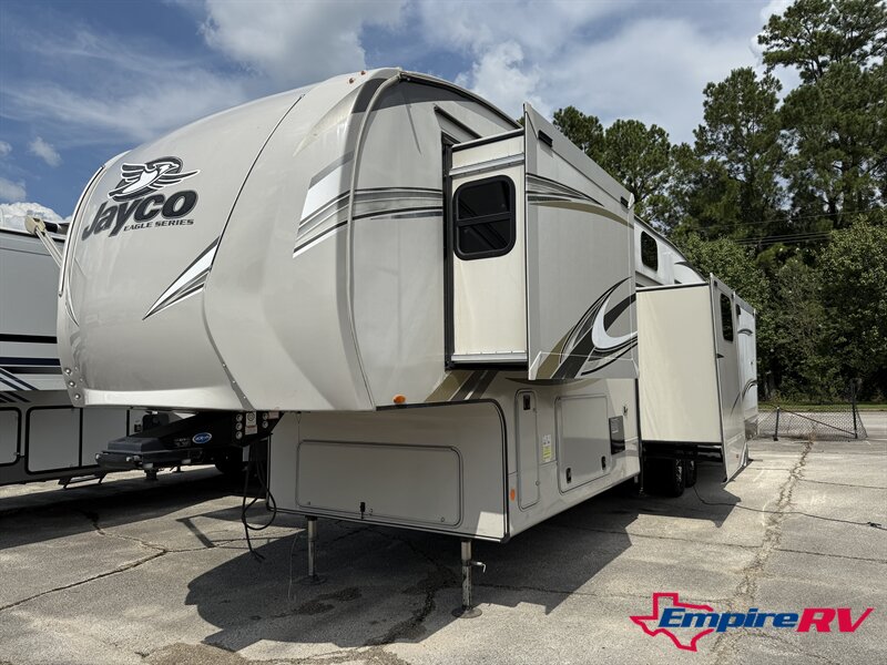 2020 Jayco EAGLE 355MBQS - Photo 3 - Liberty, TX 77575
