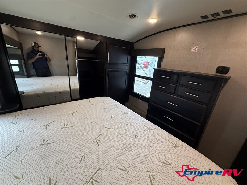 2020 Jayco EAGLE 355MBQS - Photo 13 - Liberty, TX 77575