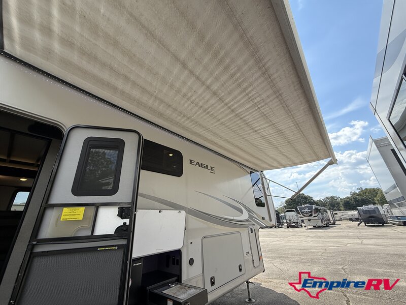 2020 Jayco EAGLE 355MBQS - Photo 5 - Liberty, TX 77575