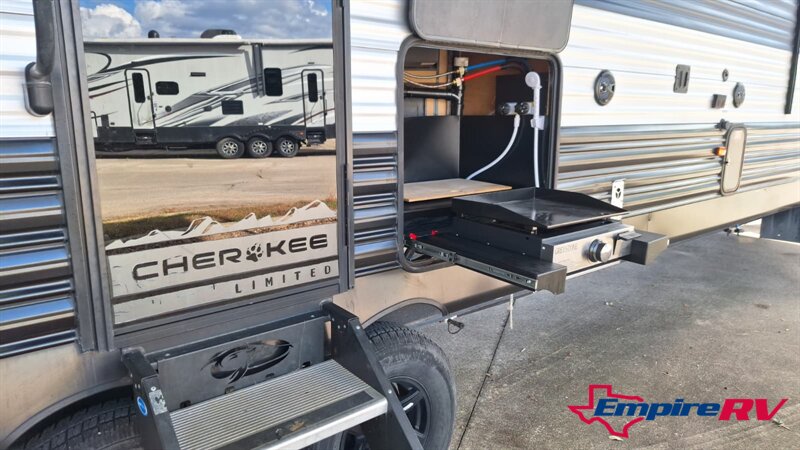 2021 cherokee 306mm - Photo 6 - Liberty, TX 77575