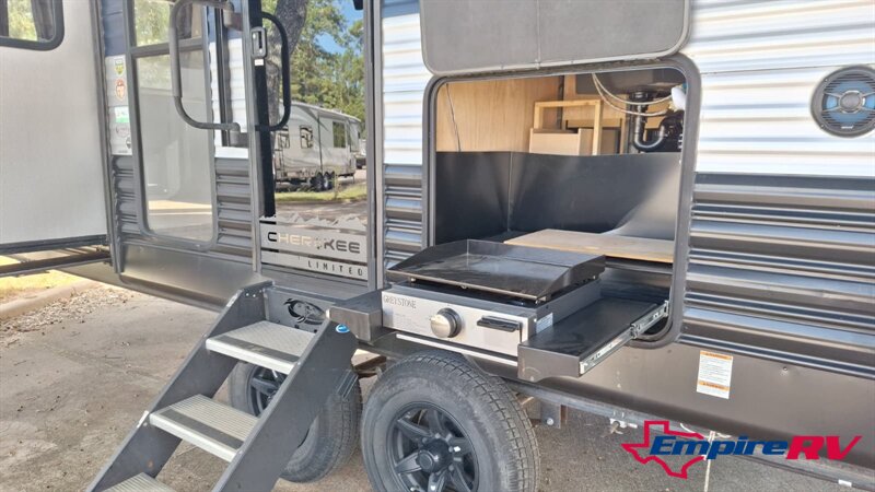 2021 cherokee 306mm - Photo 5 - Liberty, TX 77575