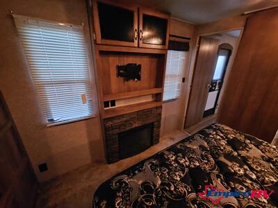 2016 Coachmen Catalina 333RETS   - Photo 8 - Liberty, TX 77575