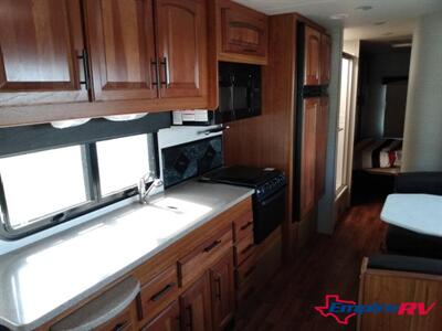 2017 JAYCO GREYHAWK   - Photo 8 - Liberty, TX 77575