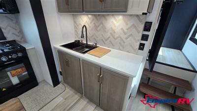 2026 Forest River Salem 376FAM   - Photo 9 - Oxnard, CA 93030