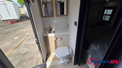 2026 Forest River Salem 376FAM   - Photo 16 - Oxnard, CA 93030