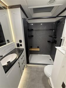 2024 Forest River Riverstone LEGACY 42FSKG   - Photo 9 - Liberty, TX 77575