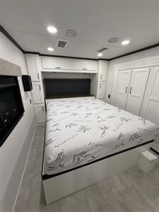 2024 Forest River Riverstone LEGACY 42FSKG   - Photo 10 - Liberty, TX 77575